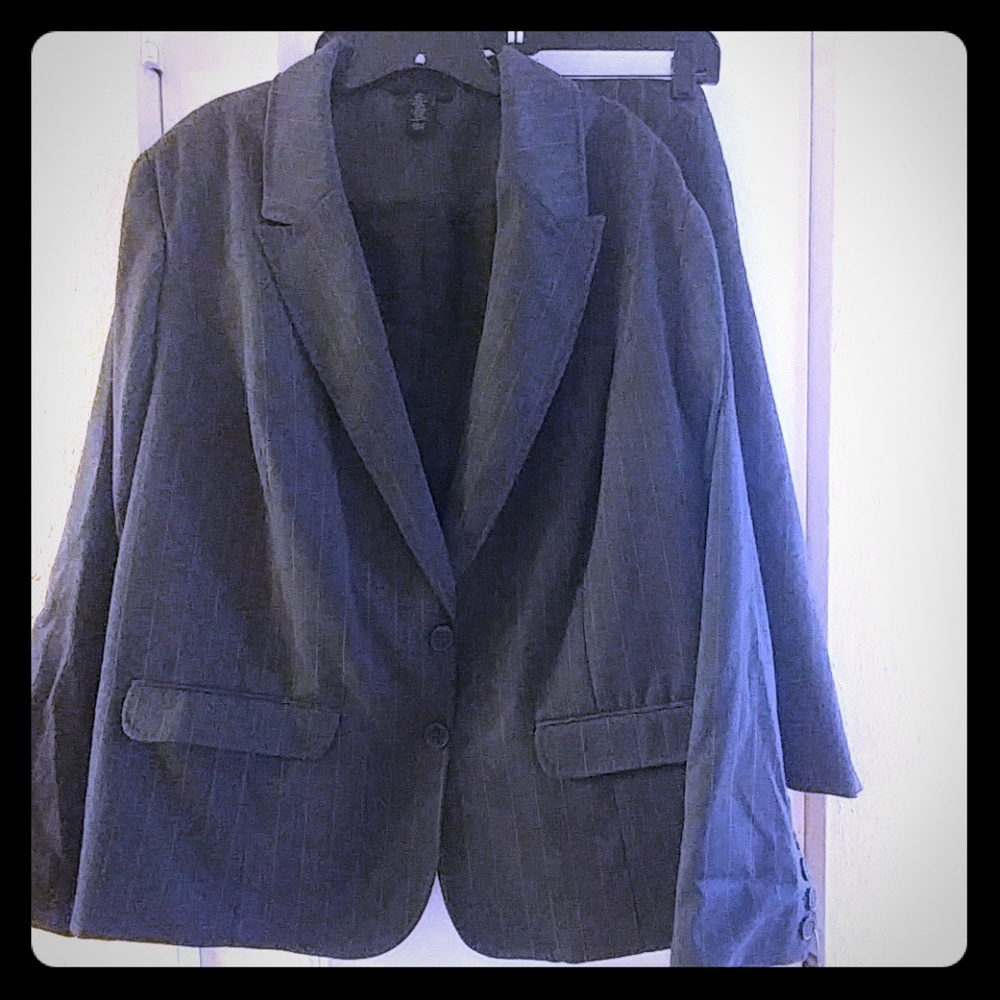 Gray pinstripe 2pc skirt suit